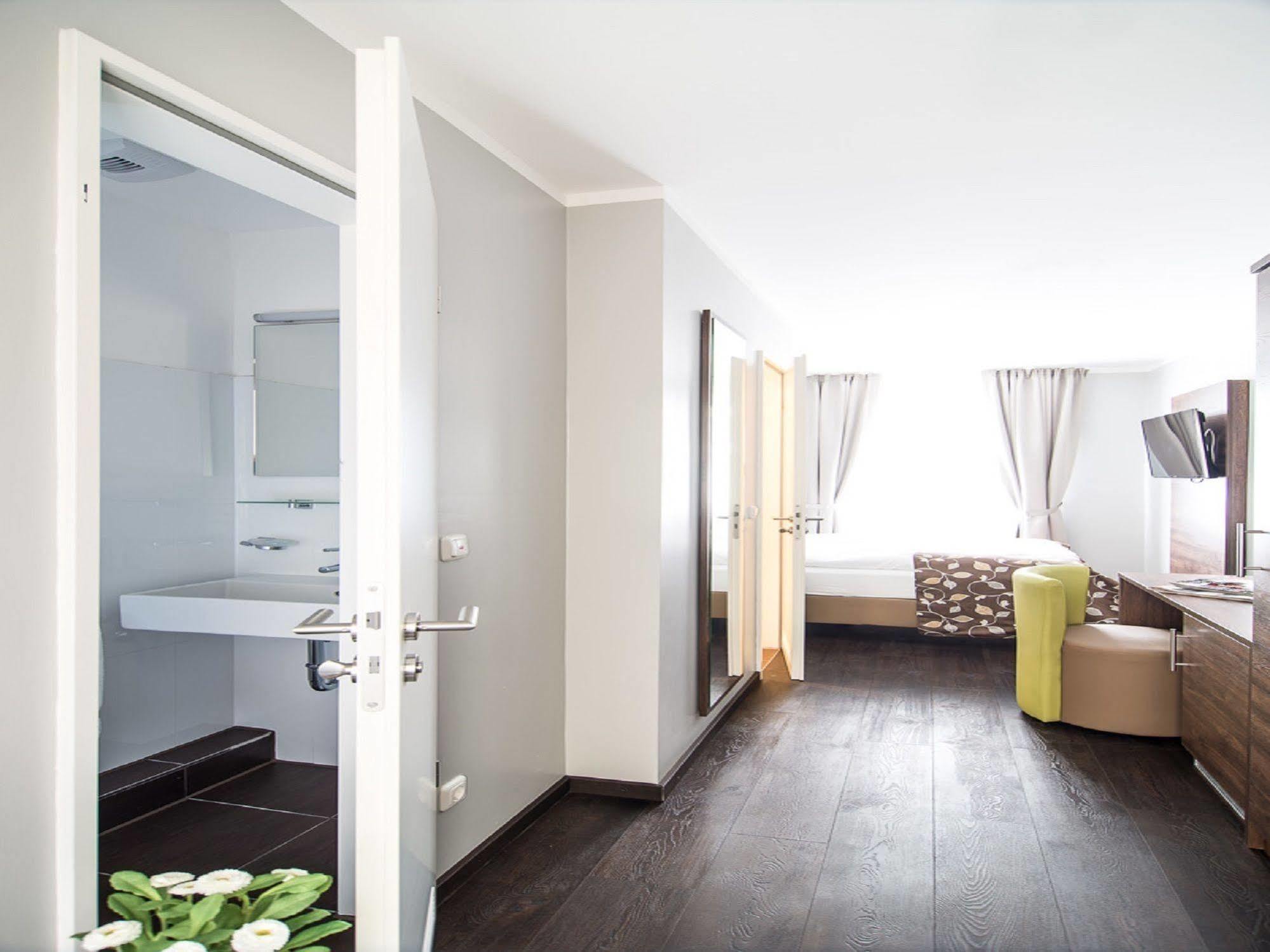 Batu Aparthotel 3*
